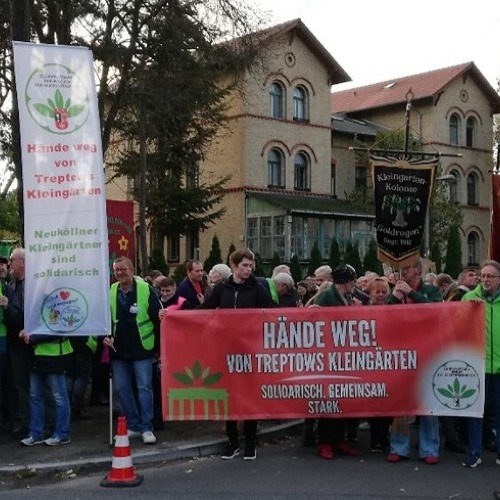 Hunderte demonstrieren f&uuml;r den Erhalt der Kleing&auml;rten in Treptow &nbsp; &nbsp;